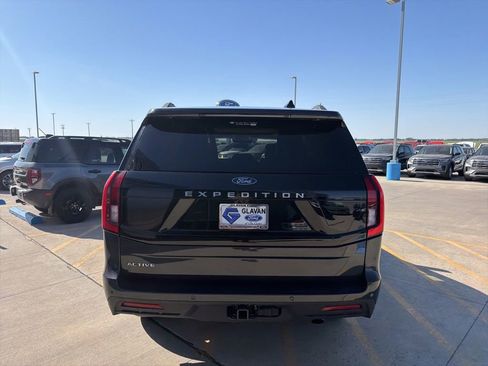 Used 2025 Ford Expedition Active AWD/4WD image 5