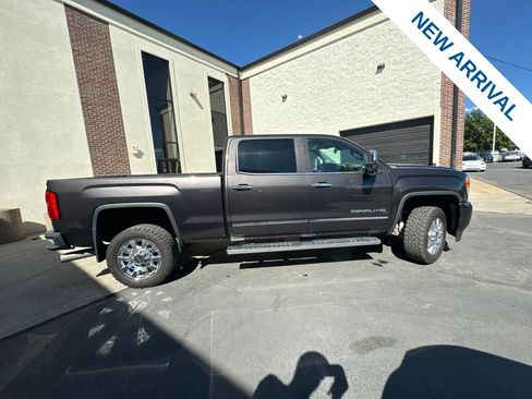 Used 2016 GMC Sierra 2500 Denali w/ Duramax Plus Package AWD/4WD image 8