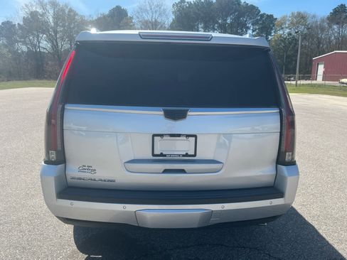 Used 2020 Cadillac Escalade Platinum image 10