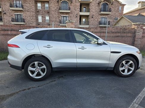 Used 2020 Jaguar F-PACE Premium image 4