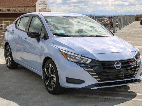 New 2025 Nissan Versa SR w/ Trunk Package FWD image 3