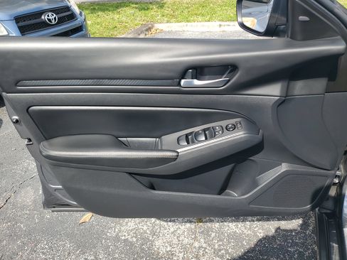 Certified 2024 Nissan Altima 2.5 SV FWD image 10
