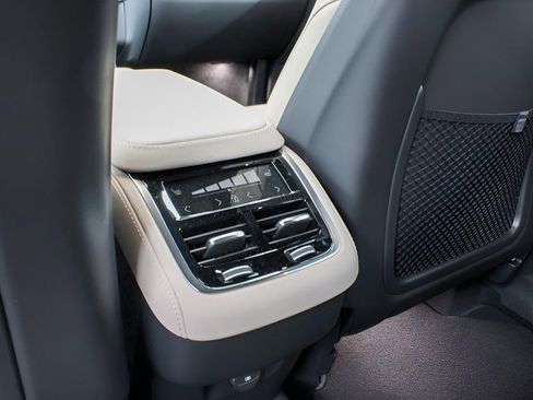 New 2026 Volvo XC90 B6 Plus w/ Protection Package Premier image 12