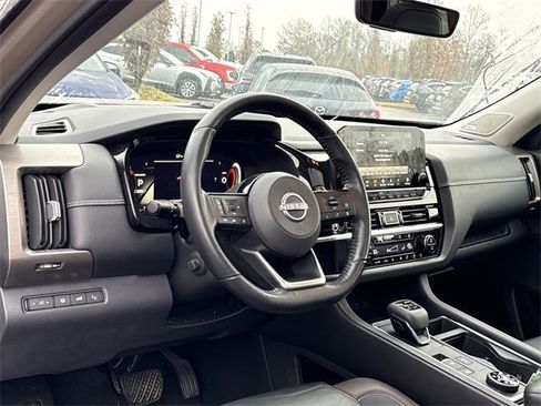 Used 2023 Nissan Pathfinder Platinum w/ Lighting Package (N93) image 10