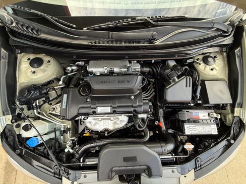 Used 2009 Hyundai Elantra GLS image 34