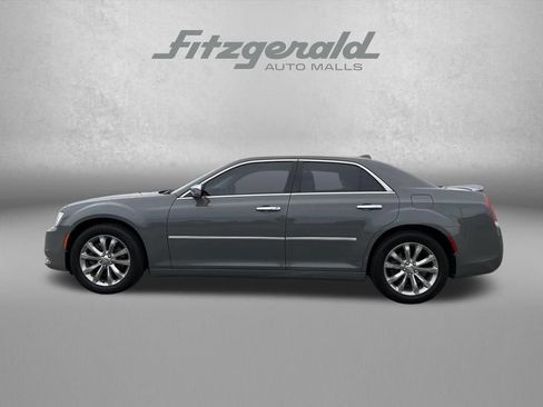 Used 2018 Chrysler 300 Limited AWD/4WD image 4