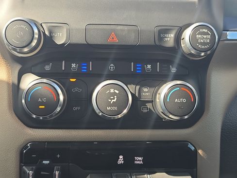 Used 2022 RAM 1500 Laramie AWD/4WD image 17
