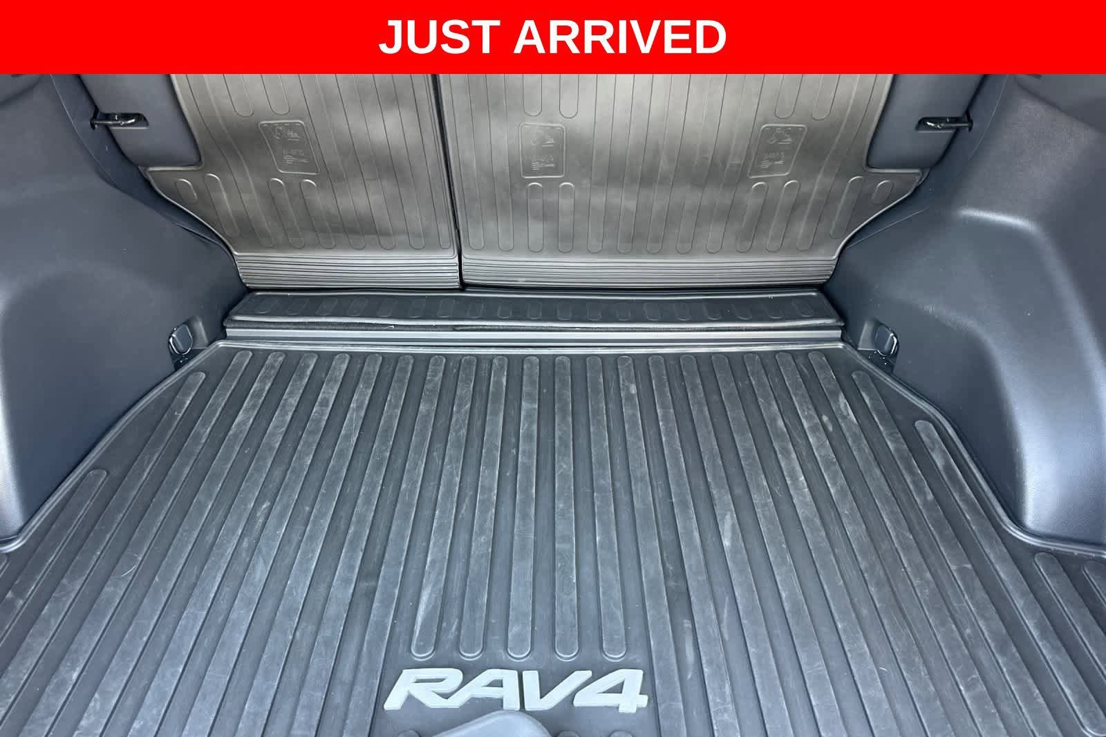 Used 2023 Toyota RAV4 LE AWD/4WD image 16