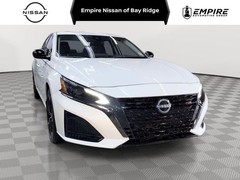 Used 2025 Nissan Altima 2.5 SR w/ SR Premium Package AWD/4WD image 1