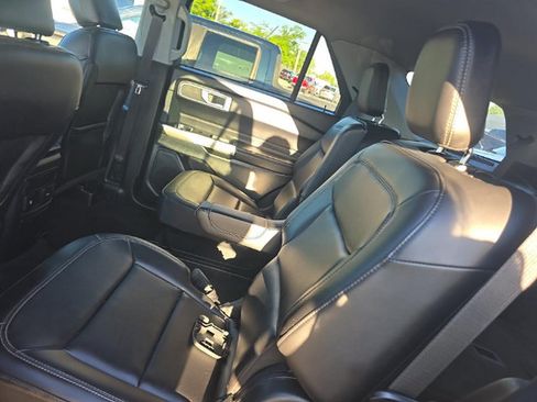 Used 2023 Ford Explorer XLT w/ Equipment Group 202A AWD/4WD image 11