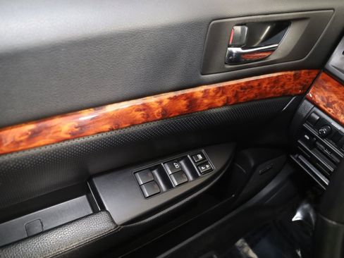 Used 2011 Subaru Outback 2.5i Limited w/ PWR Moonroof Pkg image 25