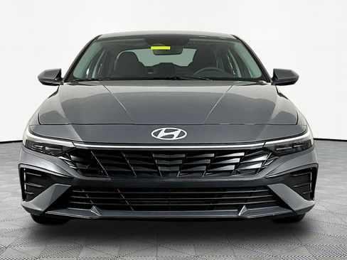 New 2026 Hyundai Elantra SE FWD image 2