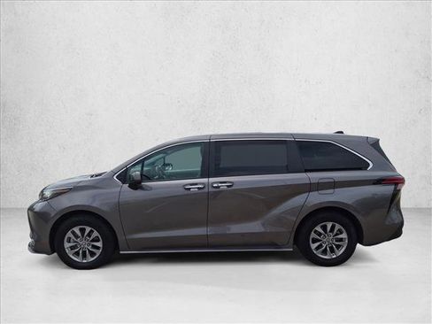 Used 2022 Toyota Sienna XLE FWD image 8