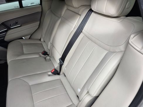 Certified 2023 Land Rover Range Rover SE image 11