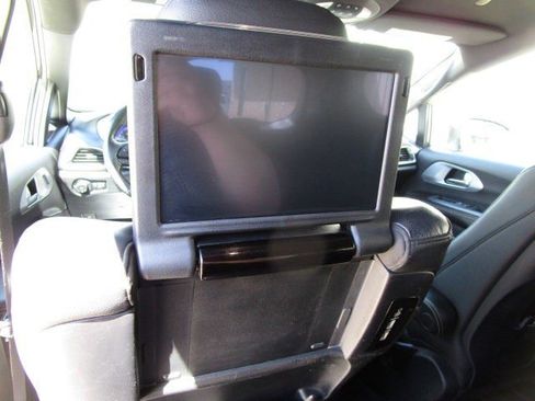 Used 2020 Chrysler Pacifica Touring-L Plus w/ S Appearance Package FWD image 13