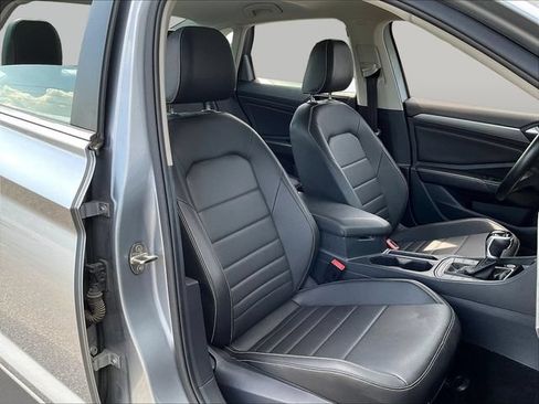Used 2024 Volkswagen Jetta SE FWD image 29