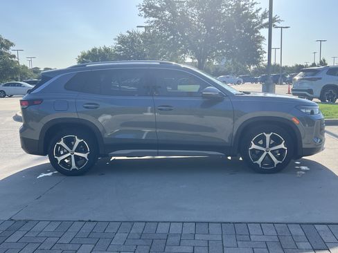 Certified 2026 Volkswagen Tiguan SE FWD image 10