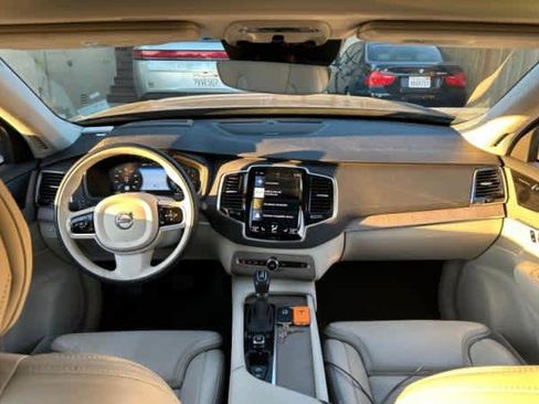 Used 2022 Volvo XC90 T6 Inscription w/ Advanced Package image 3