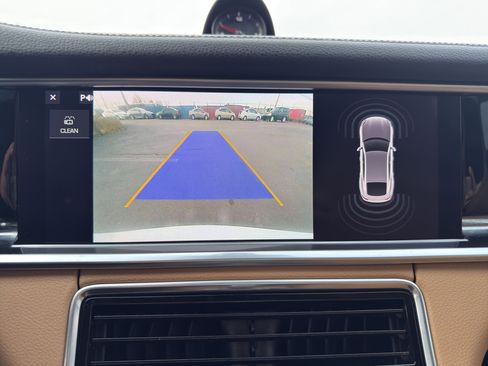 Used 2018 Porsche Panamera image 16