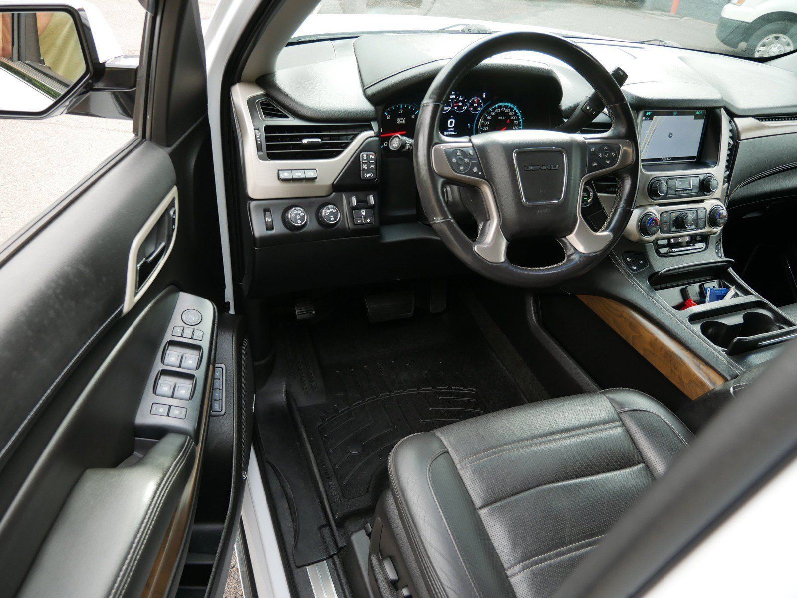 Used 2018 GMC Yukon Denali w/ Denali Ultimate Package AWD/4WD image 10