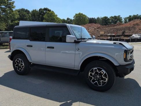 New 2026 Ford Bronco Outer Banks AWD/4WD image 2