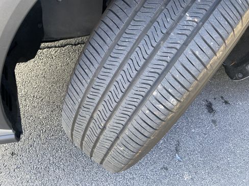 Used 2024 Toyota Highlander LE image 12