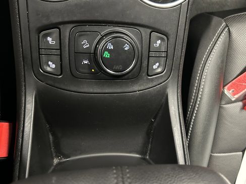 Used 2023 GMC Terrain SLT image 34