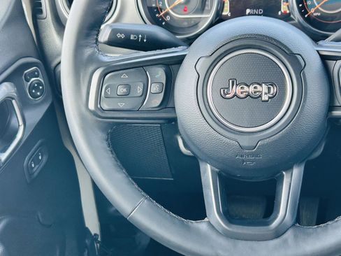 Used 2022 Jeep Wrangler Unlimited Sport image 17