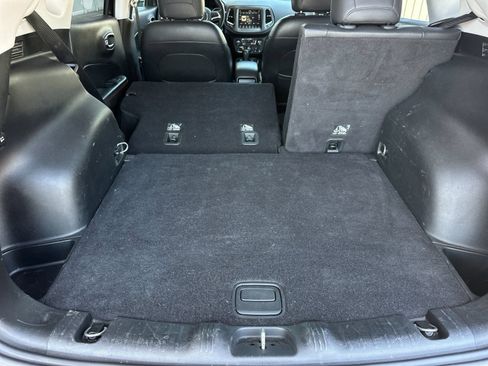 Used 2018 Jeep Compass Trailhawk w/ Leather Interior Group AWD/4WD image 14
