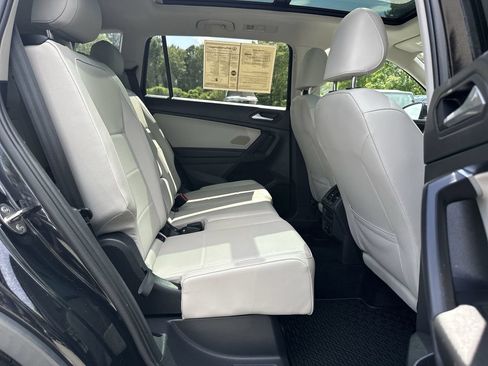 Used 2021 Volkswagen Tiguan SE w/ Panoramic Sunroof Package FWD image 27