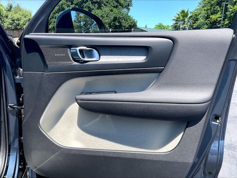 New 2026 Volvo XC40 B5 Plus w/ Protection Package Premier AWD/4WD image 30
