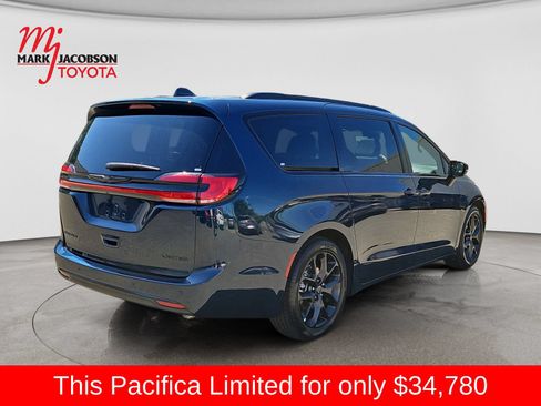 Used 2025 Chrysler Pacifica Limited FWD image 9