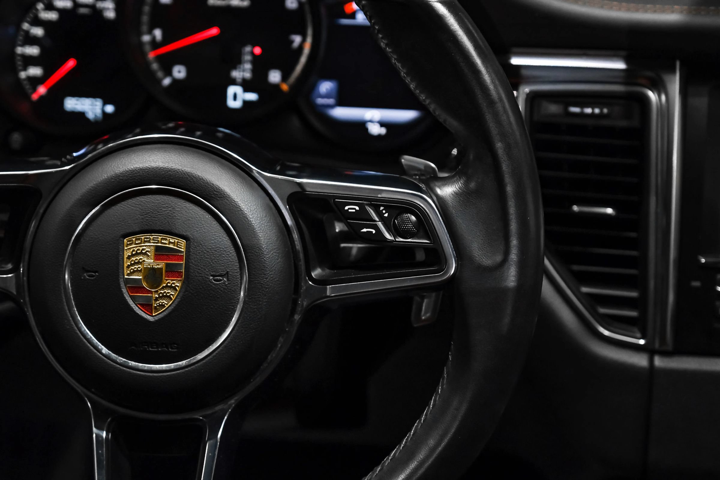 Used 2015 Porsche Macan Turbo AWD/4WD image 19