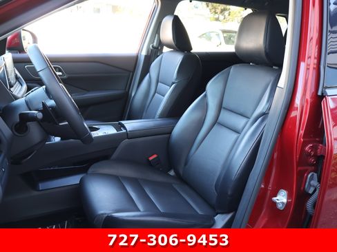 Used 2021 Nissan Rogue SV w/ Premium Package image 2