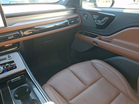 Used 2023 Lincoln Aviator Reserve w/ Equipment Group 201A image 16