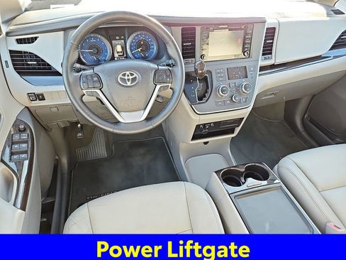 Used 2019 Toyota Sienna AWD image 12