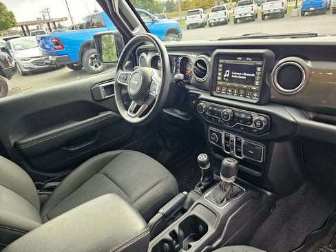 Used 2020 Jeep Wrangler Unlimited Sahara w/ Uconnect 4C Nav & Sound Group AWD/4WD image 13