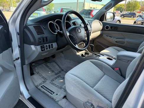 Used 2011 Toyota Tacoma 4x4 Double Cab image 9