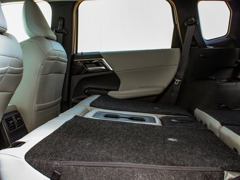 New 2025 Mitsubishi Outlander SE image 35