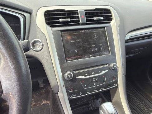 Used 2015 Ford Fusion SE w/ Equipment Group 202A FWD image 29