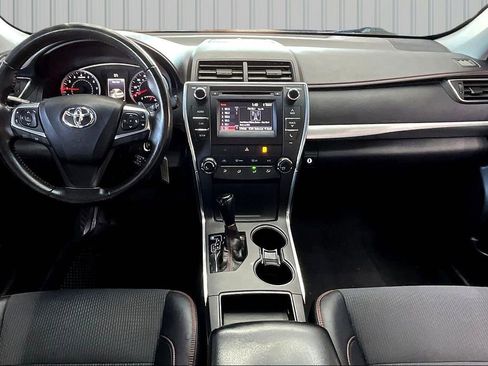 Used 2016 Toyota Camry SE image 7