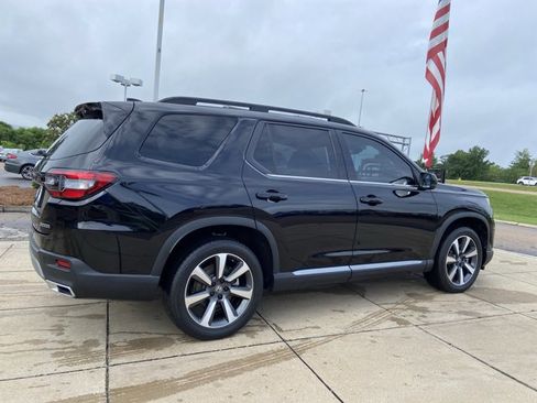 Used 2023 Honda Pilot Touring image 12