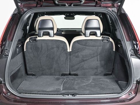 Certified 2025 Volvo XC90 T8 Plus AWD/4WD image 32