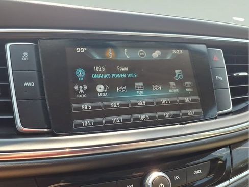 Used 2019 Buick Enclave Essence AWD/4WD image 20