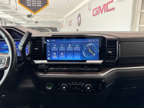 Certified 2023 Chevrolet Silverado 1500 RST AWD/4WD image 18