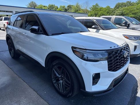 Used 2025 Ford Explorer ST AWD/4WD image 1