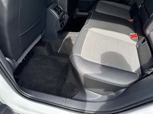 Used 2023 Volkswagen Taos SE image 11