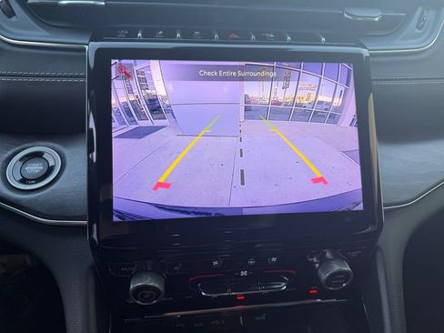 Used 2022 Jeep Grand Cherokee Overland w/ Luxury Tech Group IV image 12