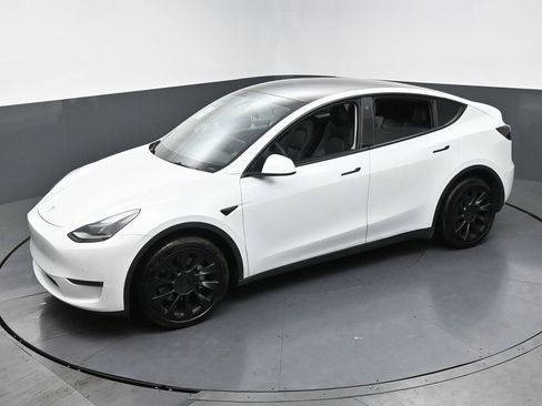 Used 2022 Tesla Model Y Long Range image 45