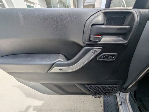 Used 2018 Jeep Wrangler Unlimited Sahara w/ Connectivity Group image 31